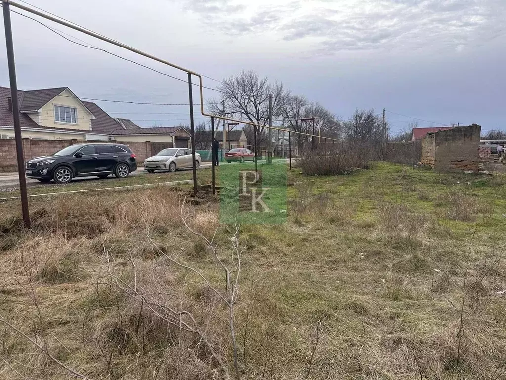 Участок в Крым, Красногвардейский район, Октябрьское пгт ул. Тельмана, ... - Фото 1