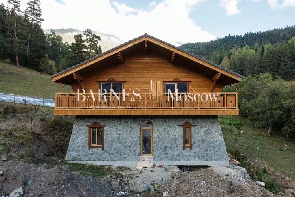 Дом в Карачаево-Черкесия, Зеленчукский район, с. Архыз  (215 м) - Фото 1