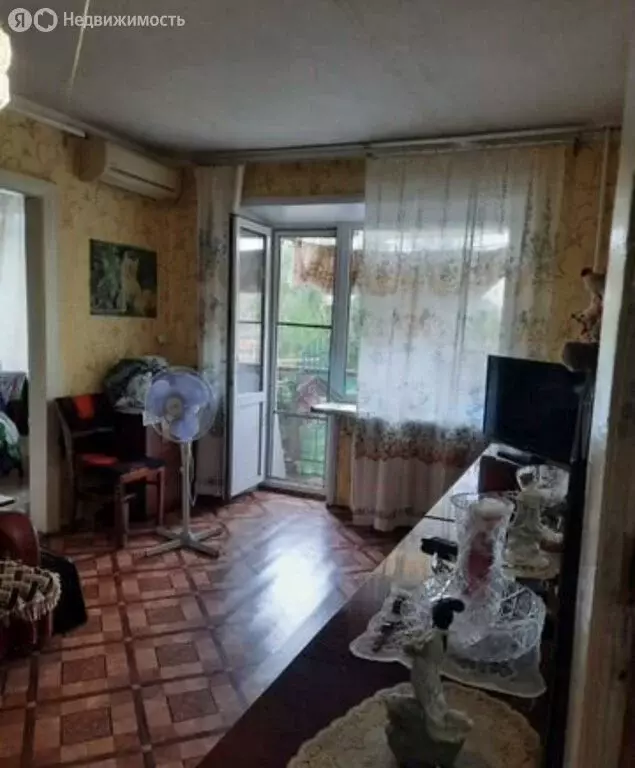 3-комнатная квартира: Астрахань, улица Водников, 23 (56 м) - Фото 1
