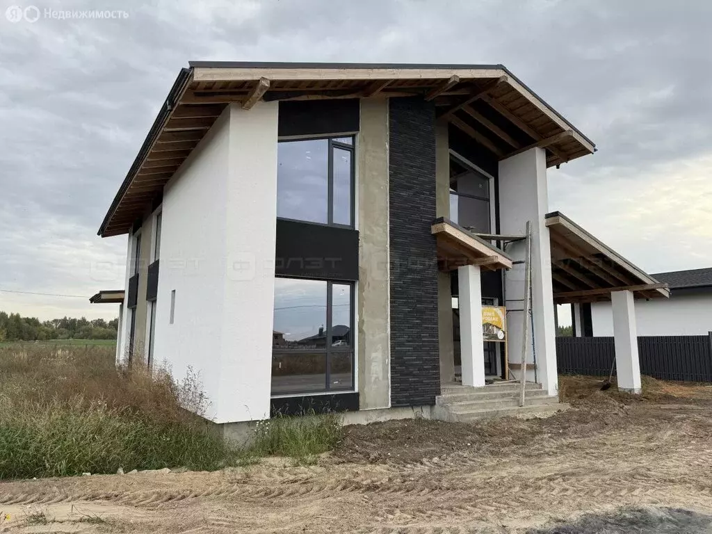 Дом в село Столбище, улица Ивана Матвеева, 6 (244 м) - Фото 1