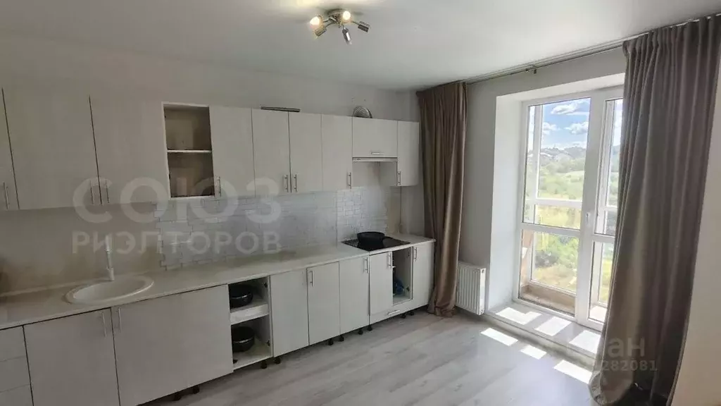 3-к кв. Волгоградская область, Волгоград ул. Расула Гамзатова, 7 (87.6 ... - Фото 0