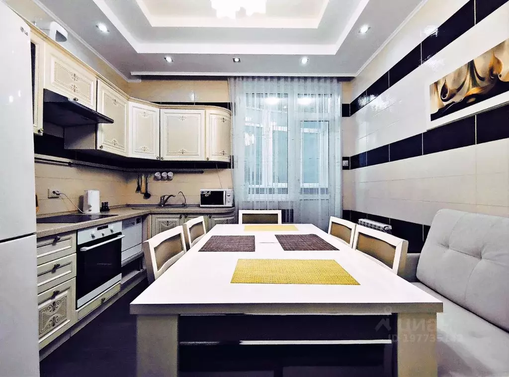 2-к кв. Ханты-Мансийский АО, Нижневартовск ул. Нефтяников, 44 (65.0 м) - Фото 0