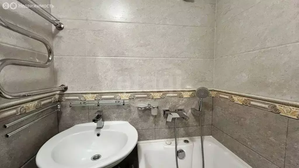 2-комнатная квартира: Южно-Сахалинск, проспект Мира, 377 (50.2 м) - Фото 2