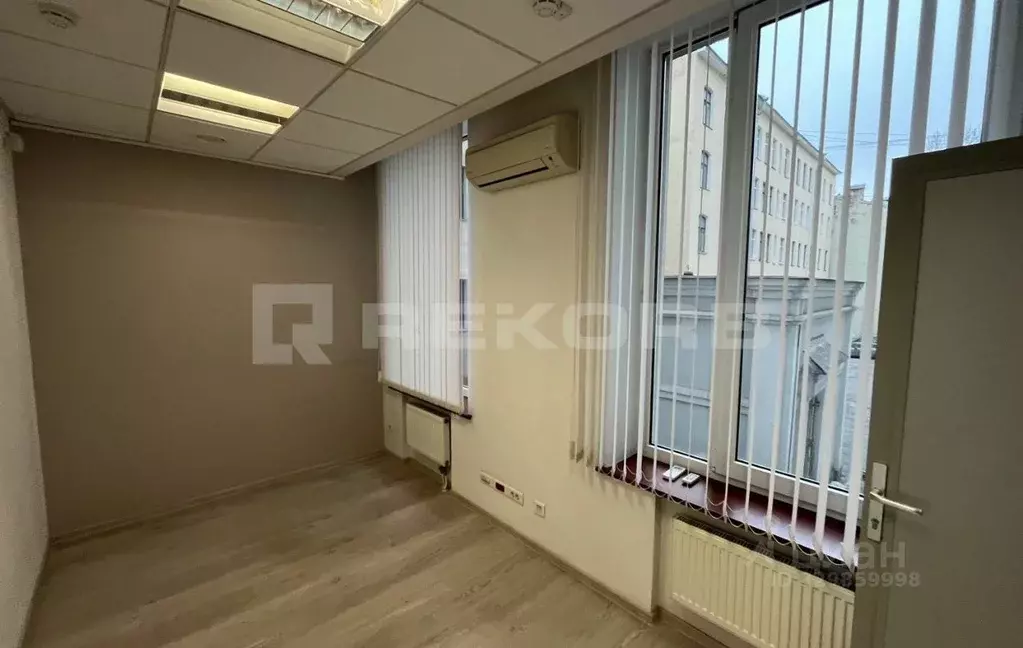 Офис в Санкт-Петербург просп. Малый Васильевского острова, 22 (197 м) - Фото 2