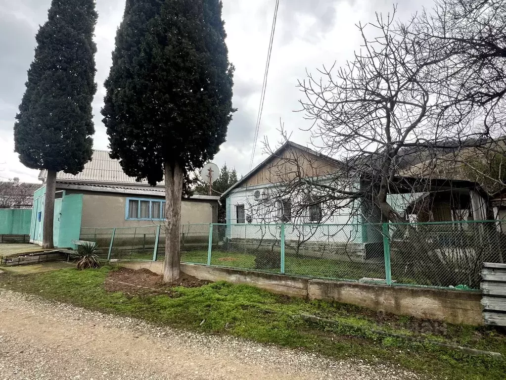 Дом в Крым, Алушта муниципальный округ, с. Приветное пер. Школьный, 4 ... - Фото 1