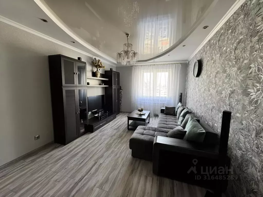 2-к кв. Свердловская область, Екатеринбург ул. Бажова, 68 (70.0 м) - Фото 1