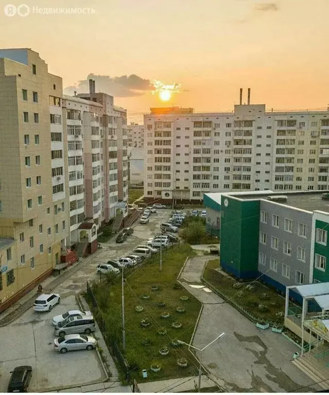 3-комнатная квартира: Якутск, улица Петровского, 10/2 (82 м) - Фото 1