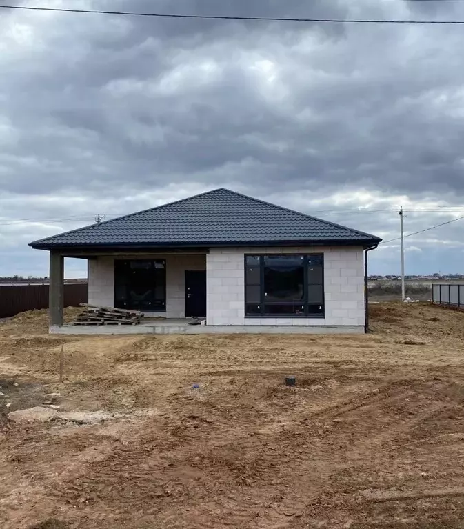 Дом в Астраханская область, Приволжский район, с. Осыпной Бугор  (180 ... - Фото 1