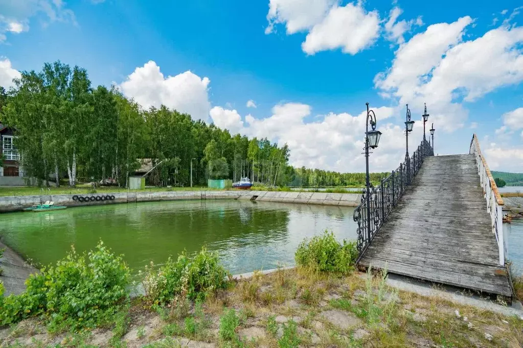 Помещение свободного назначения в Свердловская область, Ревда ул. ... - Фото 1