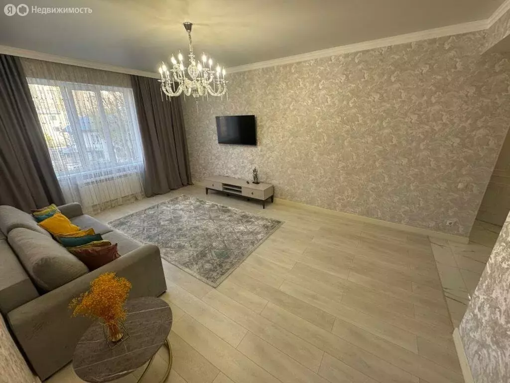 3-комнатная квартира: Кисловодск, Коллективная улица, 11 (104 м) - Фото 1