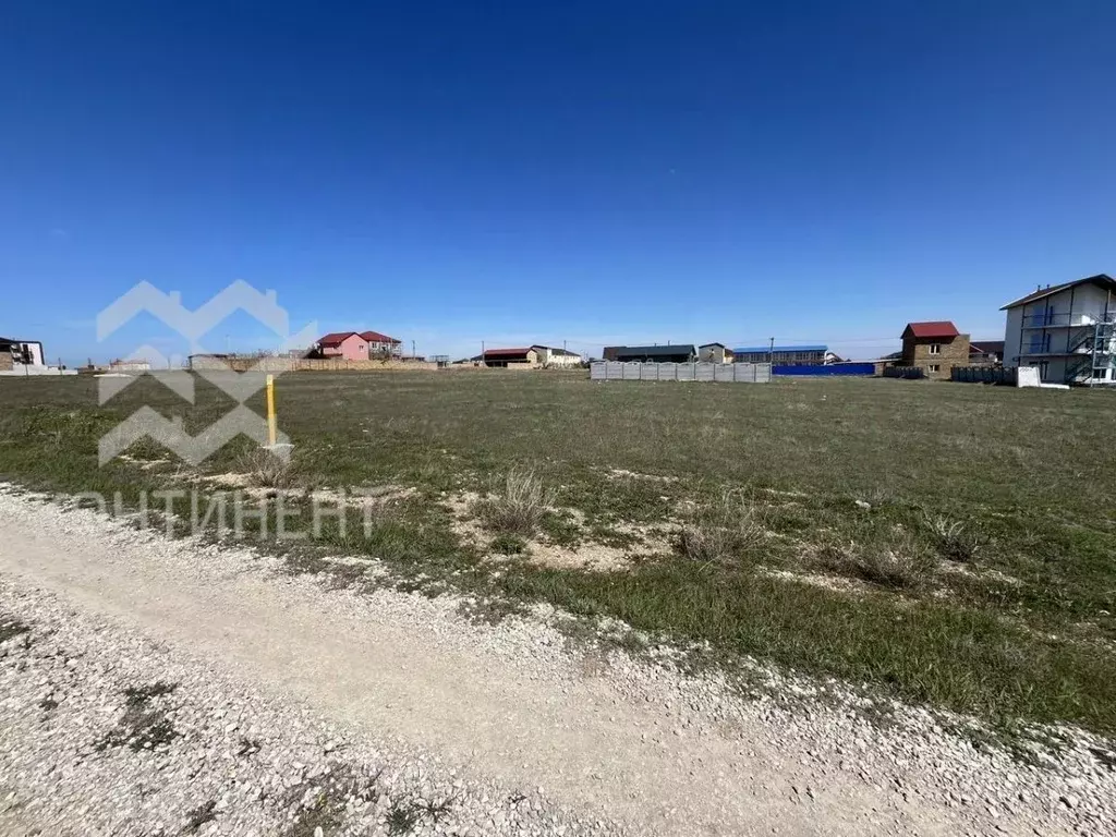 Участок в Крым, Черноморский район, с. Межводное ул. Новая (10.0 сот.) - Фото 1