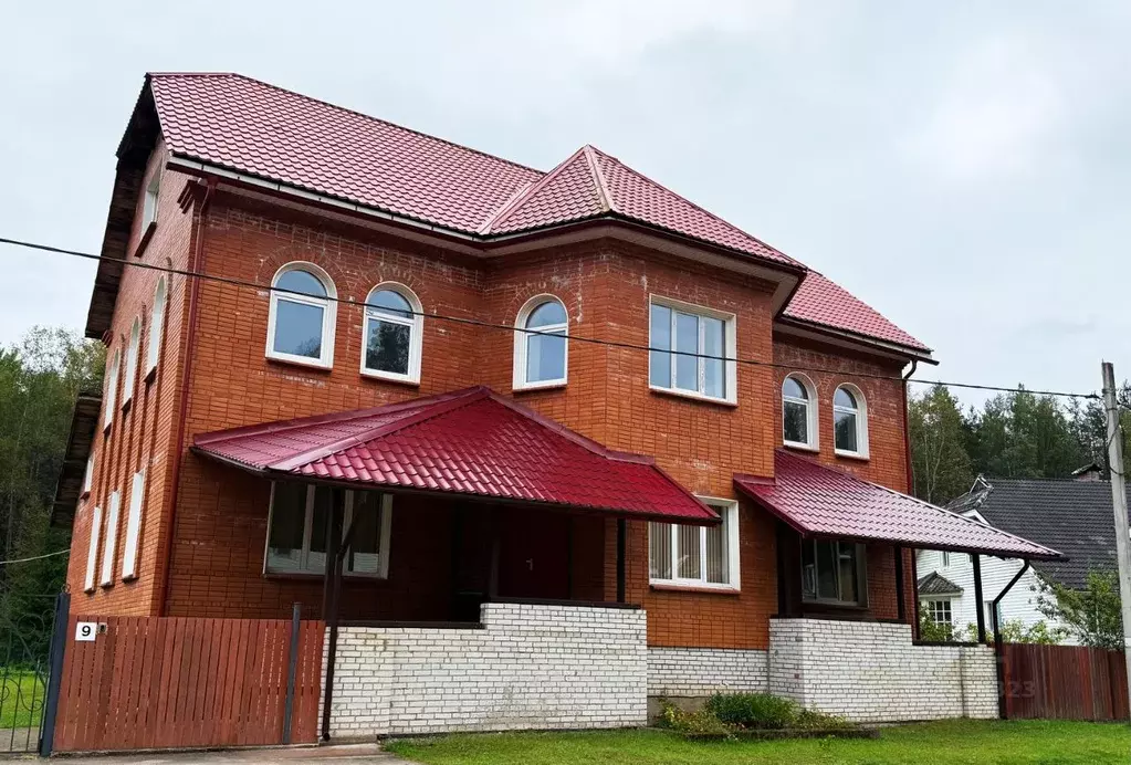 Коттедж в Ленинградская область, Кингисепп ул. Кленовая, 9 (334 м) - Фото 1