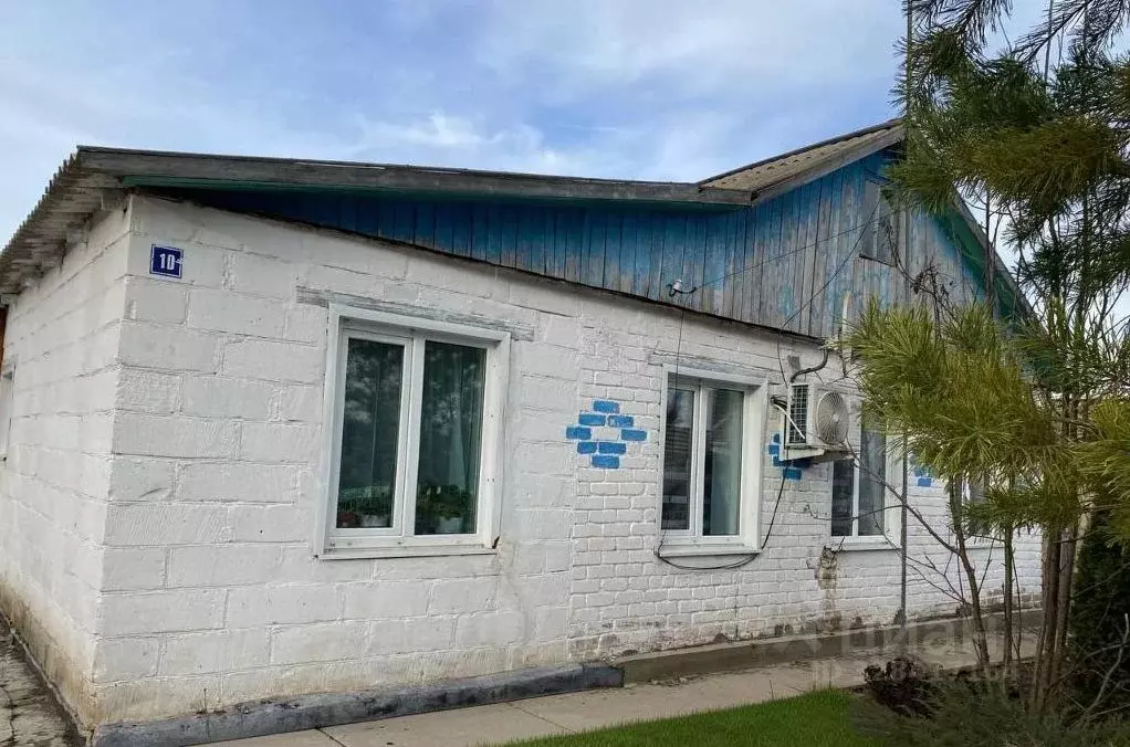 Дом в Оренбургская область, Беляевский район, с. Ключевка Спортивная ... - Фото 1