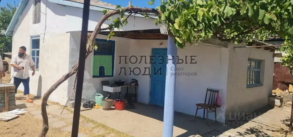 Участок в Крым, Сакский район, Ромашкинское с/пос, с. Колоски ул. ... - Фото 1