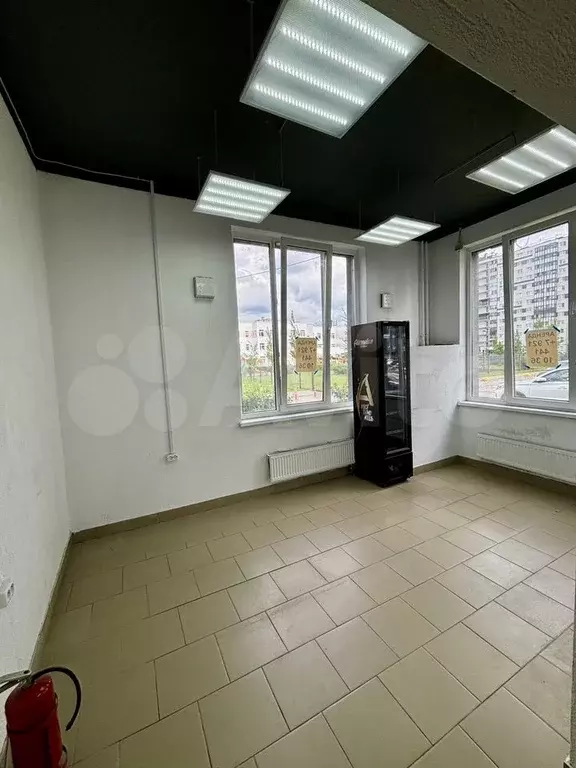 Сдам торговое помещение новый крупный ЖК Ручьи - Фото 1
