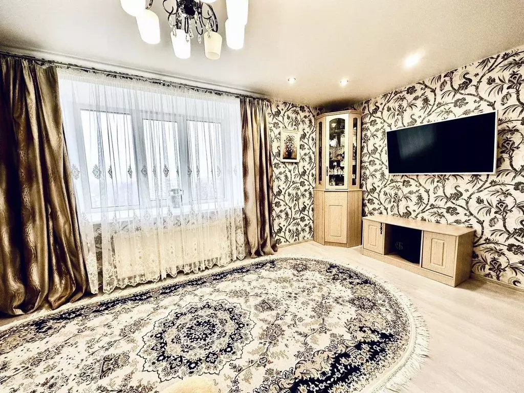 2-к кв. Татарстан, Зеленодольск ул. Тиховнина, 1 (70.0 м) - Фото 0