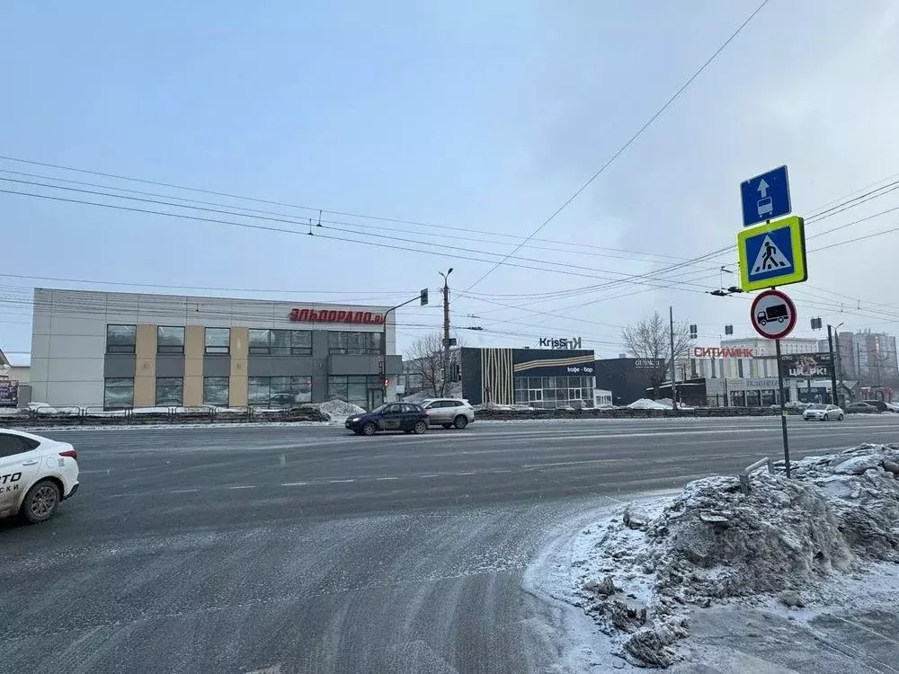 Торговая площадь в Челябинская область, Челябинск Комсомольский ... - Фото 0