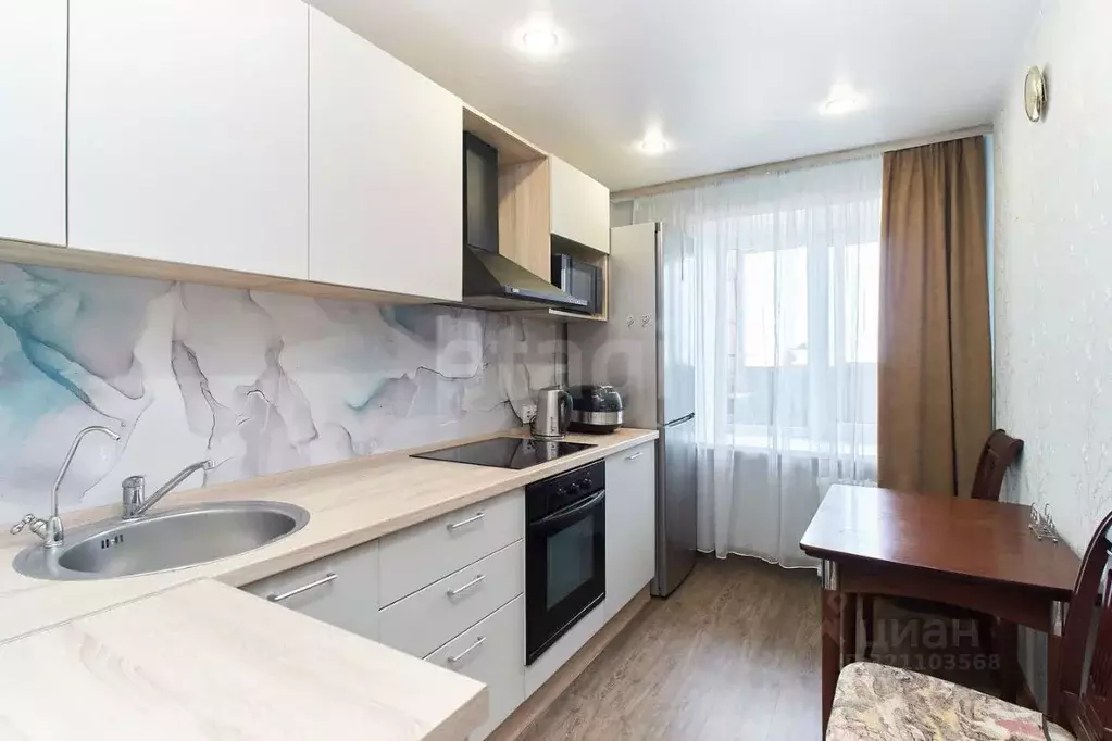 3-к кв. Тюменская область, Тюмень ул. Республики, 92 (73.0 м) - Фото 0