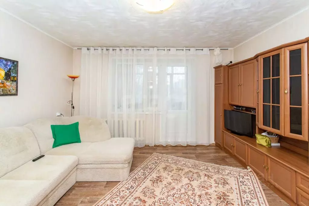 3-к кв. Тюменская область, Тобольск 10-й мкр, 35 (64.5 м) - Фото 1