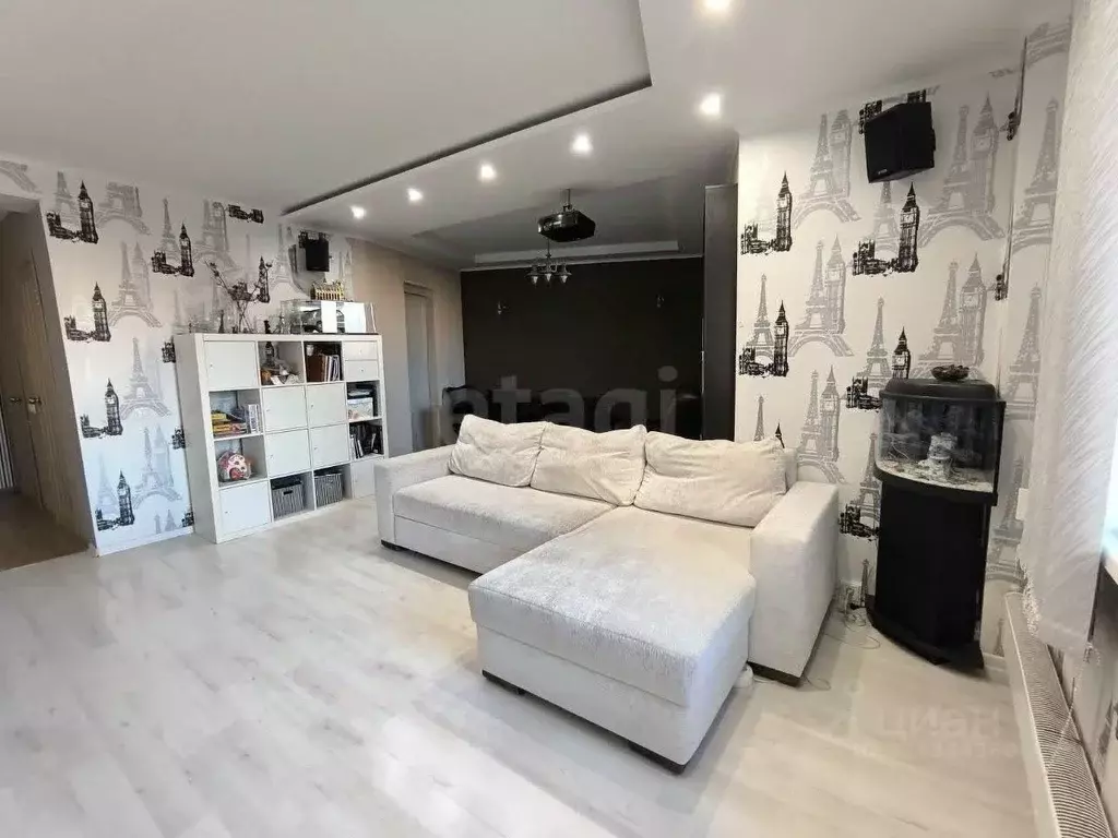 3-к кв. Тюменская область, Тюмень ул. Василия Гольцова, 10 (90.6 м) - Фото 1