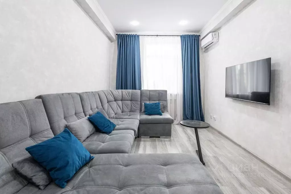 2-к кв. Омская область, Омск Малая Ивановская ул., 1 (67.0 м) - Фото 1