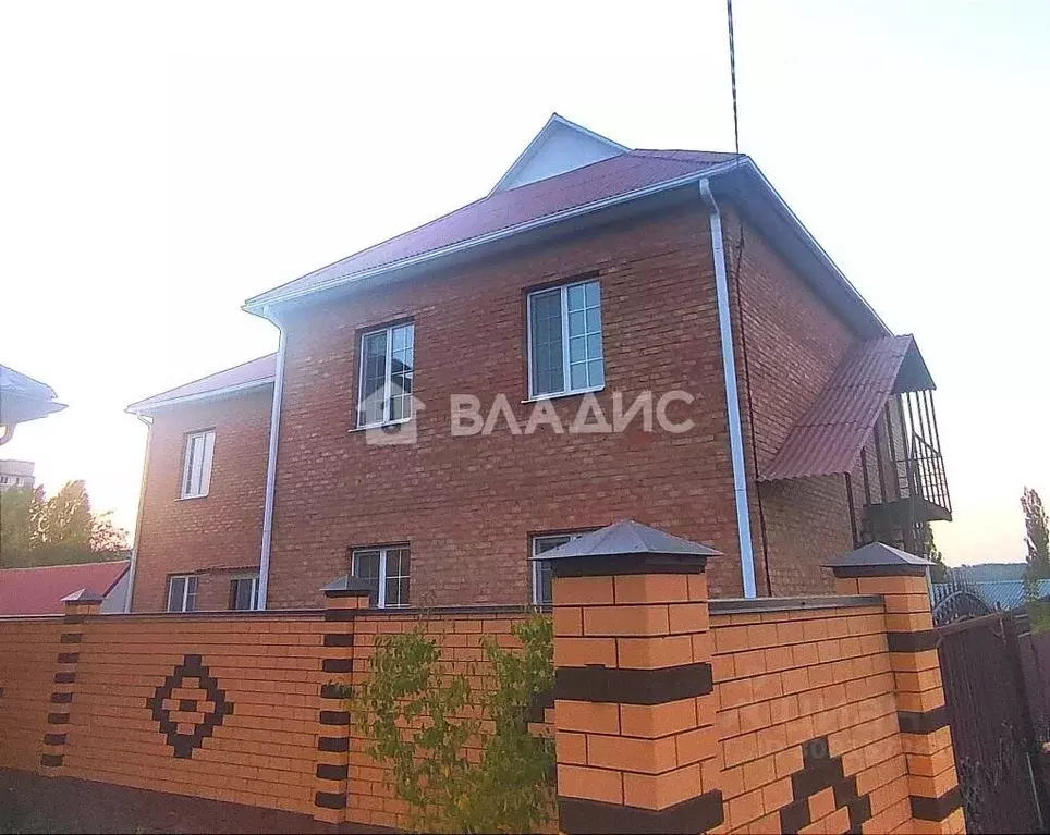 Дом в Белгородская область, Белгород пер. 2-й Комсомольский, 1в (200 ... - Фото 1