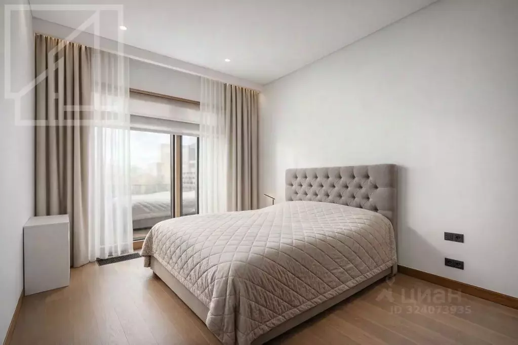 4-к кв. Москва Мосфильмовская ул., 1Б (150.0 м) - Фото 1