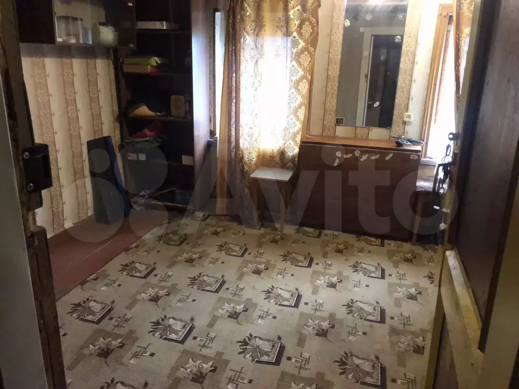 Комната 18 м в 6-к., 2/2 эт. - Фото 1