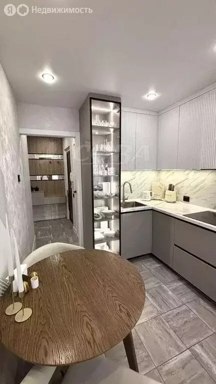 3-комнатная квартира: Тюмень, улица Мельникайте, 128 (67.7 м) - Фото 1