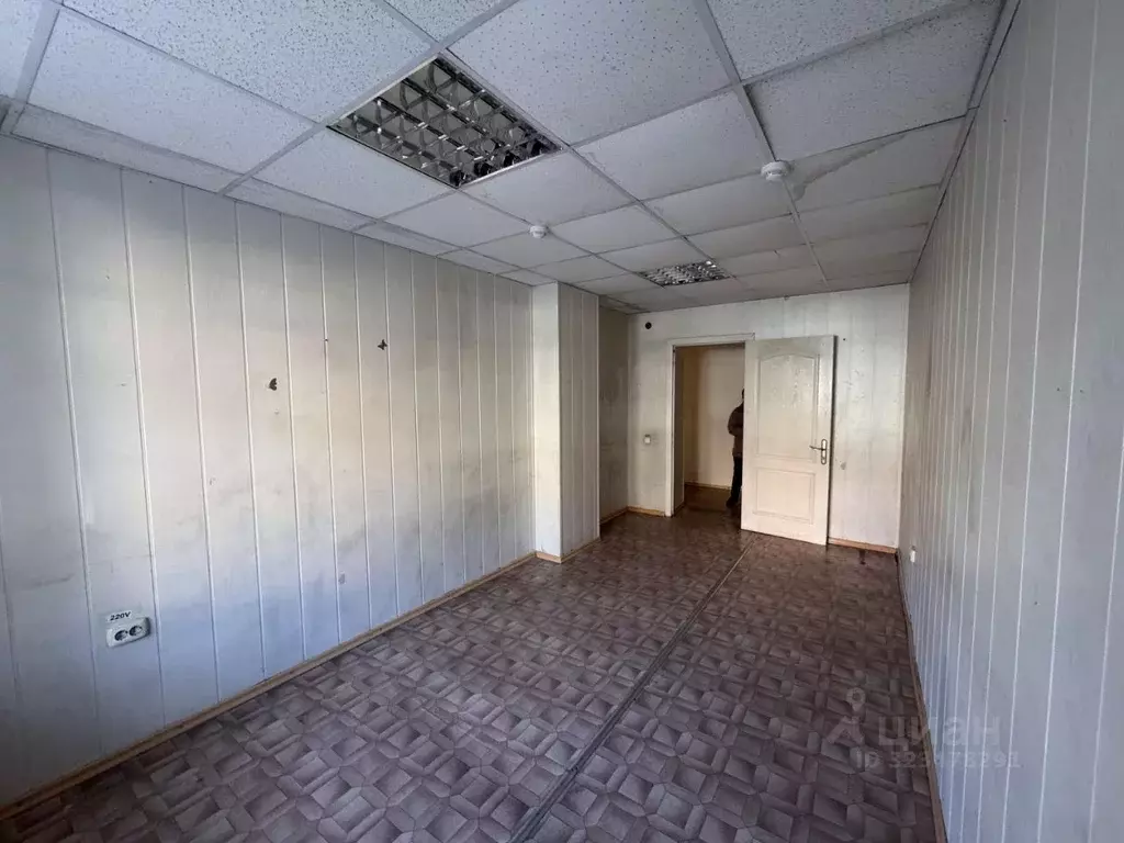 Помещение свободного назначения в Хакасия, Абаза ул. Ленина, 2А (107 ... - Фото 1