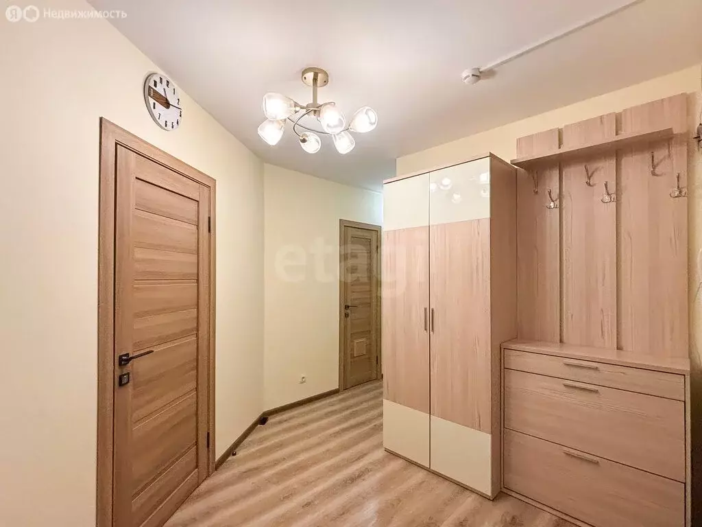 3-комнатная квартира: Псков, улица Кузбасской Дивизии, 10 (72.8 м) - Фото 2