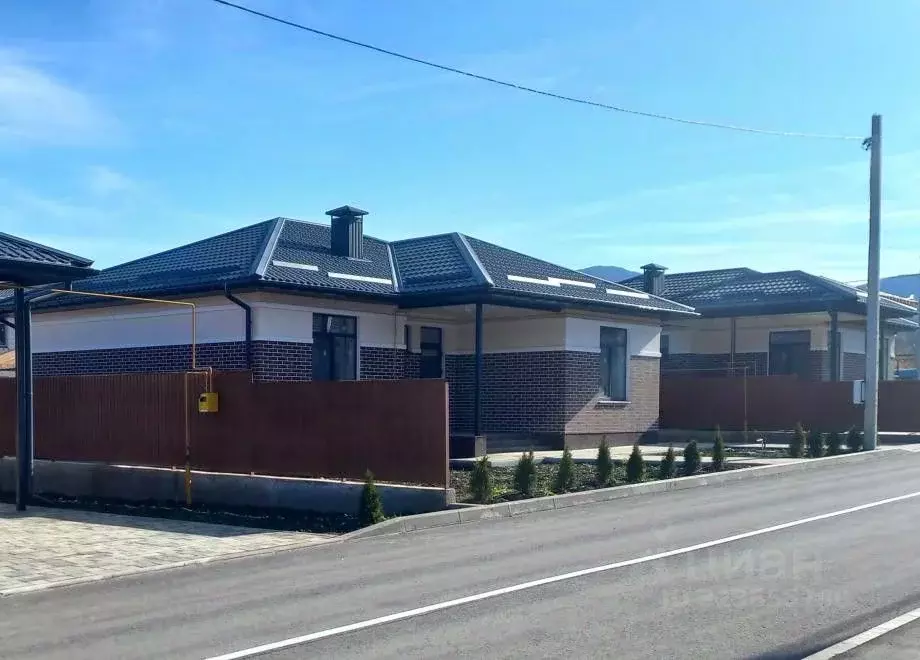 Дом в Крым, Симферопольский район, Добровское с/пос, с. Краснолесье ... - Фото 1