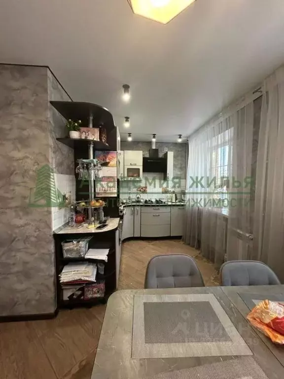 2-к кв. Саратовская область, Энгельс 2-й мкр, 27 (58.0 м) - Фото 2