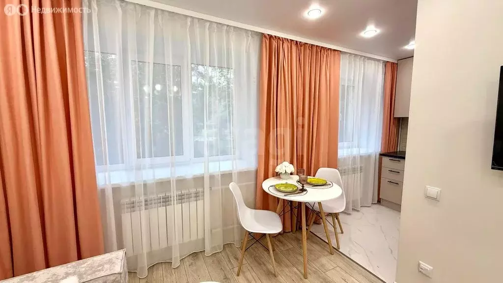 2-комнатная квартира: Омск, Иртышская набережная, 42 (44 м) - Фото 1