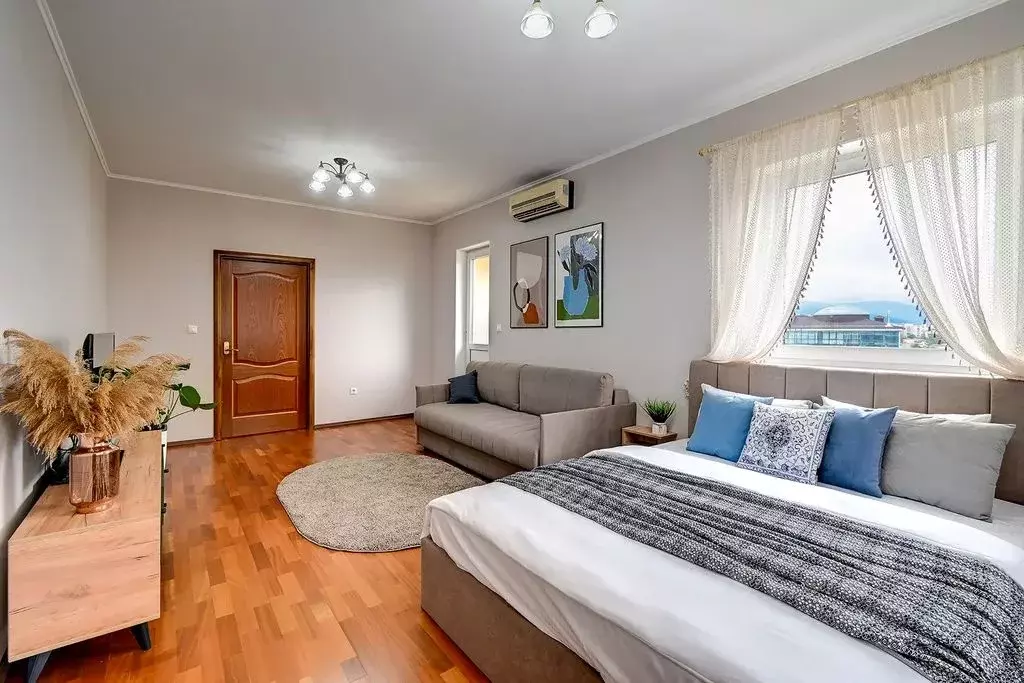2-к кв. Краснодарский край, Сочи ул. Демократическая, 43 (70.0 м) - Фото 0