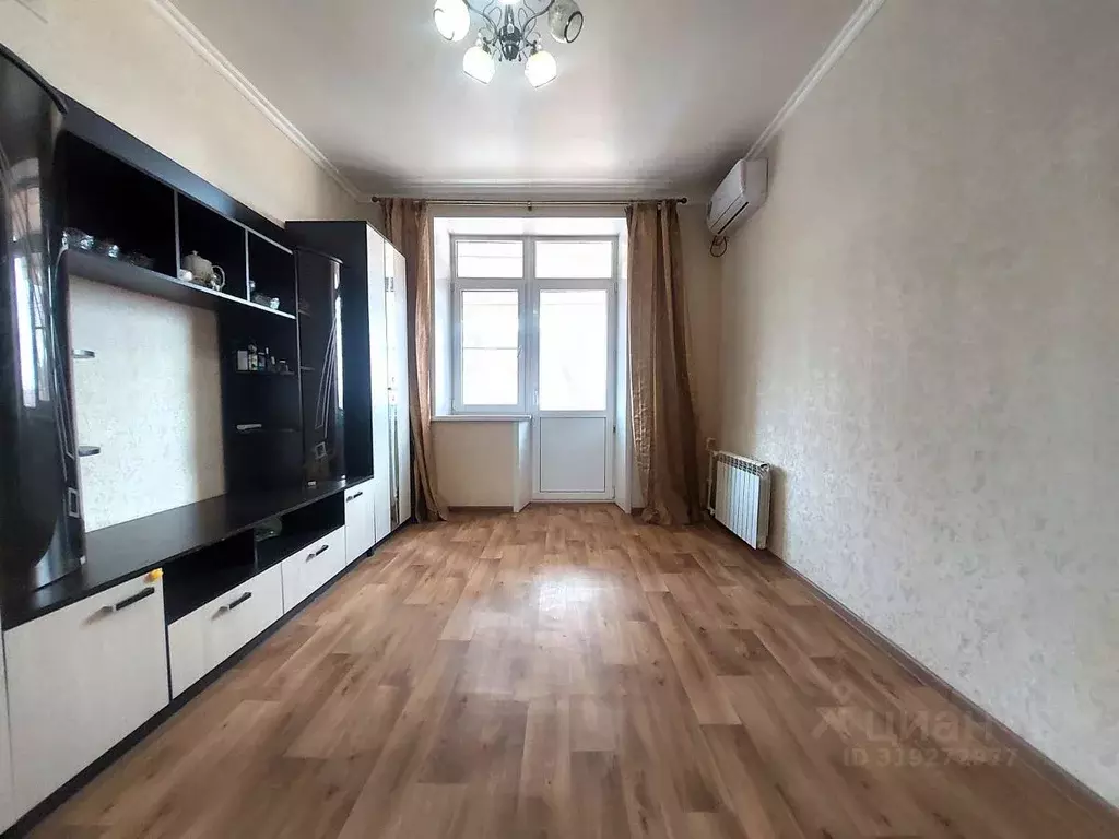 3-к кв. Астраханская область, Астрахань ул. Космонавта Комарова, 61 ... - Фото 0