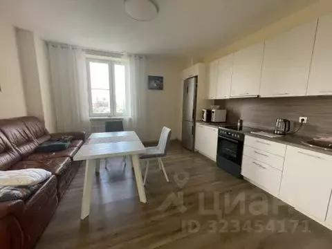 2-к кв. Свердловская область, Екатеринбург ул. Азина, 22/7 (57.0 м) - Фото 1