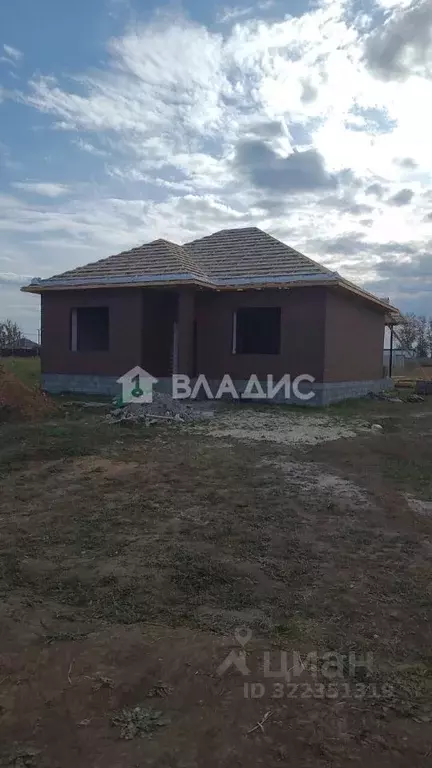 Дом в Белгородская область, Корочанский район, Мелиховское с/пос, с. ... - Фото 1