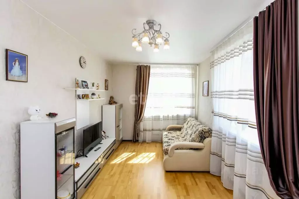 2-к кв. Тюменская область, Тюмень ул. Дружбы, 73 (86.3 м) - Фото 1