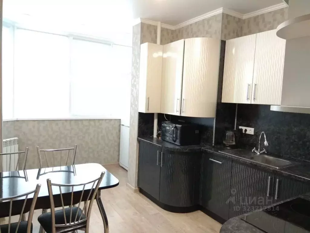 2-к кв. Астраханская область, Астрахань ул. Латышева, 3Ек1 (70.0 м) - Фото 2