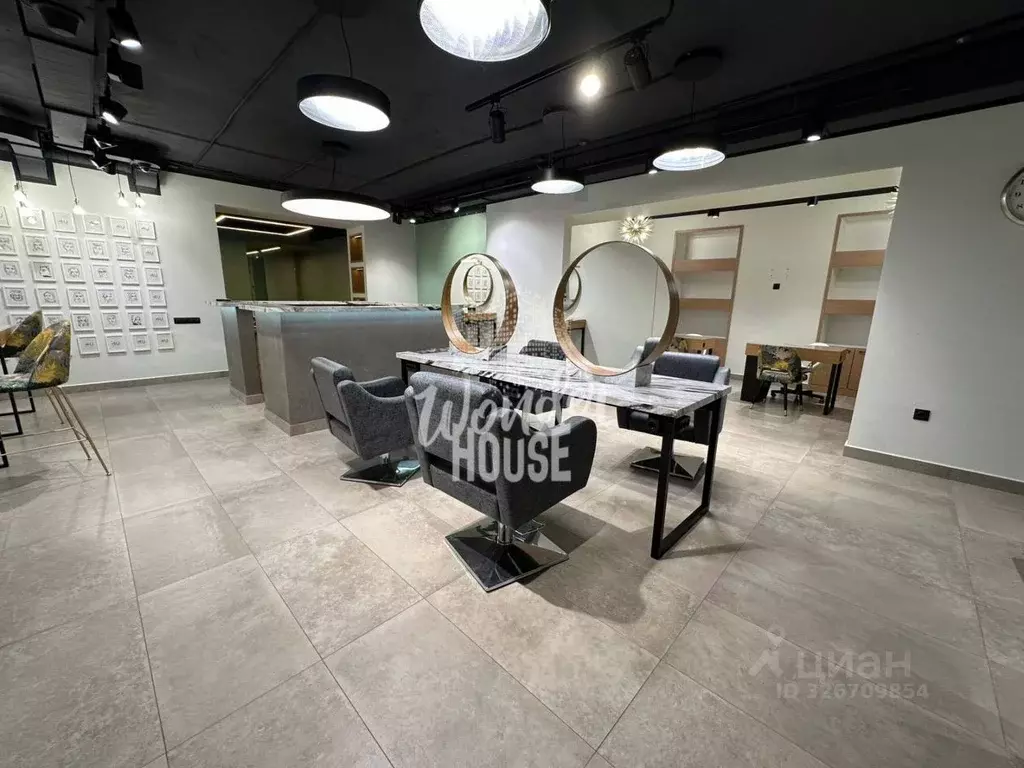 Помещение свободного назначения в Тюменская область, Тюмень ул. ... - Фото 1