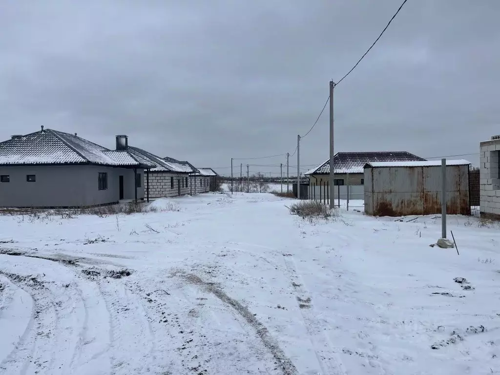 Участок в Саратовская область, Энгельсский район, Красноярское ... - Фото 0