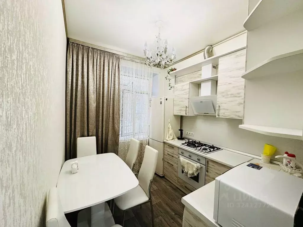 2-к кв. Астраханская область, Астрахань пл. Ленина, 10 (64.0 м) - Фото 1