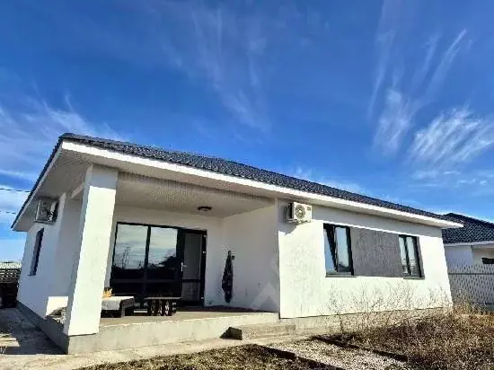 Дом в Самарская область, Ставропольский район, с. Ягодное Советская ... - Фото 0