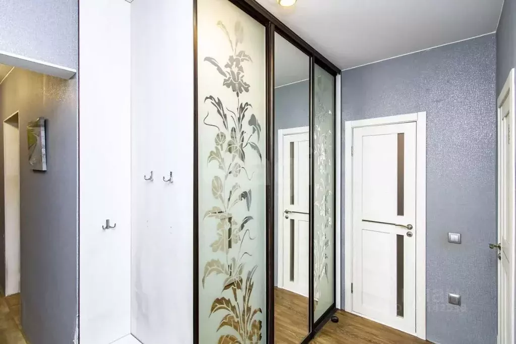 3-к кв. Тюменская область, Тюмень ул. Елизарова, 12 (108.5 м) - Фото 1