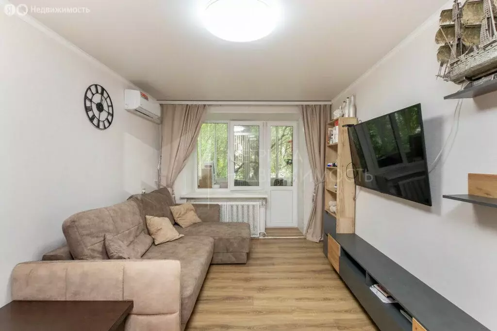 2-комнатная квартира: Тюмень, микрорайон Антипино, улица Будённого, 6 ... - Фото 1