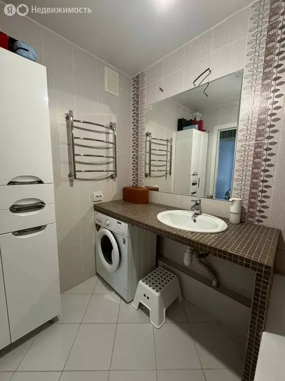 2-комнатная квартира: Тюмень, улица Газовиков, 61 (55.8 м) - Фото 1