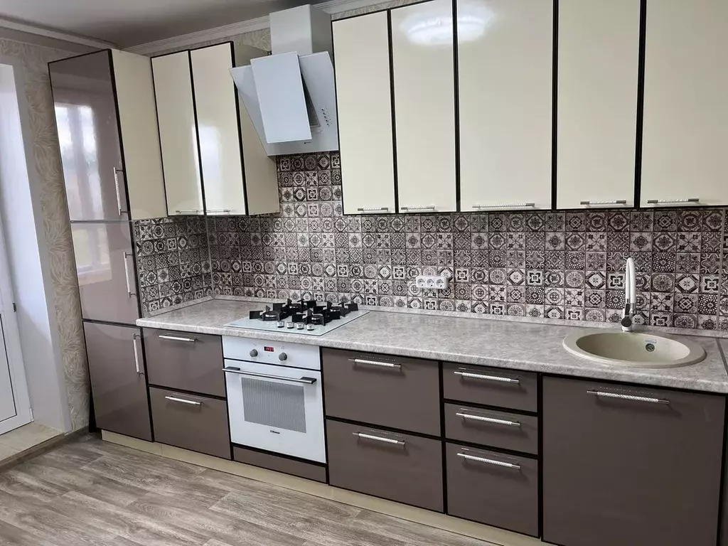 3-к. квартира, 85 м, 3/9 эт. - Фото 1