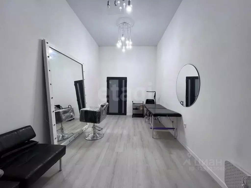 Помещение свободного назначения в Крым, Симферополь ул. Караимская (18 ... - Фото 1