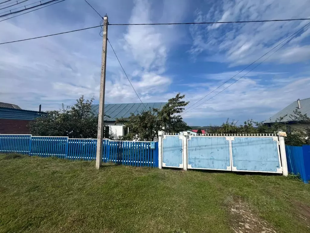 Дом в Башкортостан, Мечетлинский район, с. Большеустьикинское ул. ... - Фото 2